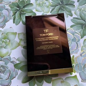 Tom Ford Translucent Finishing Powder- 02 Ivory Fawn